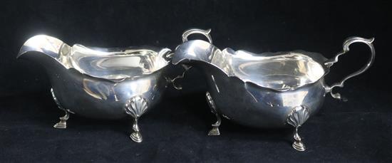 A pair of George V silver sauceboats by Selfridge & Co, Birmingham, 1918.